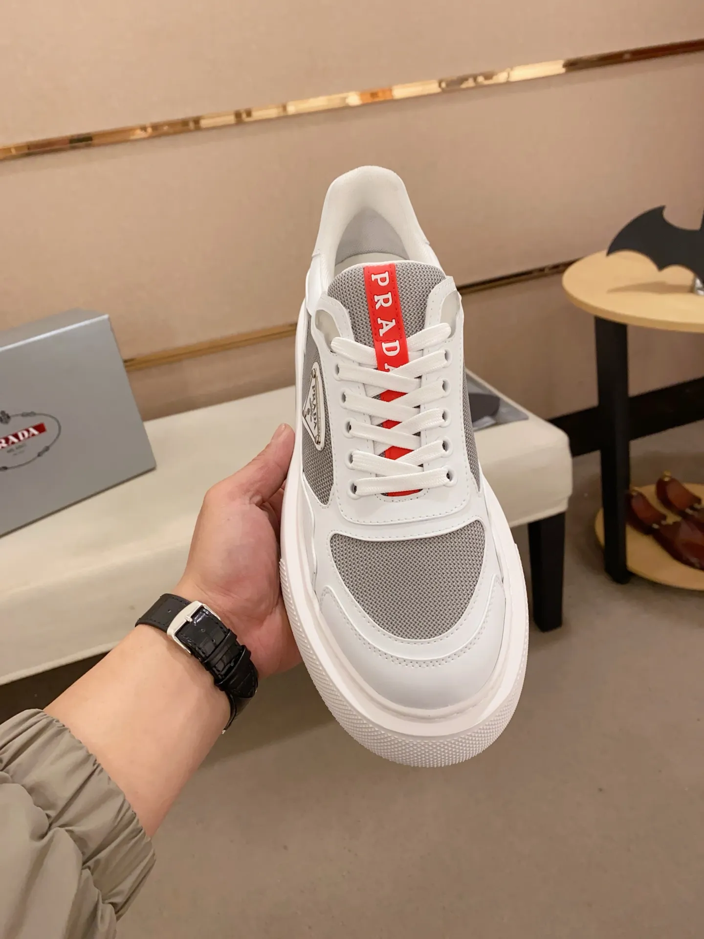 Men's shoes 💰 580💰 ✔️✔️✔️Higher version High-quality new PRADA (Prada) counters are launched simultaneously, new men's shoes, 😘fabrics are selected from breathable fly weave fabrics. Lining: Imported cowhide leather lining. 👍🏿High-end☄️Open-molded non-slip rubber outsole, exquisite lines, simple and elegant, comfortable and high-end for leisure travel. Number of yards: 38 to 44.